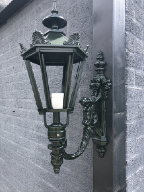 Wand buitenlamp Madrid-80 , Alu gegoten met Lampenfitting en Glas.