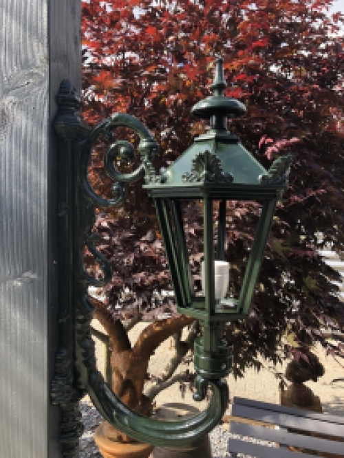 Beautiful rustic outdoor lamp Maastricht, dark green