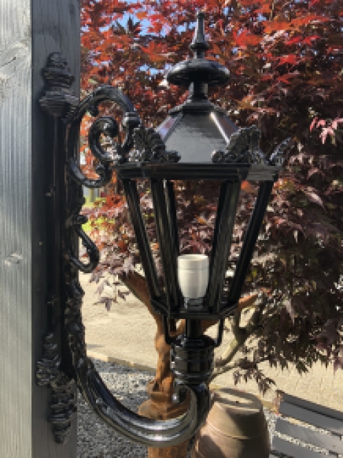 Beautiful rustic outdoor lamp Maastricht, black.