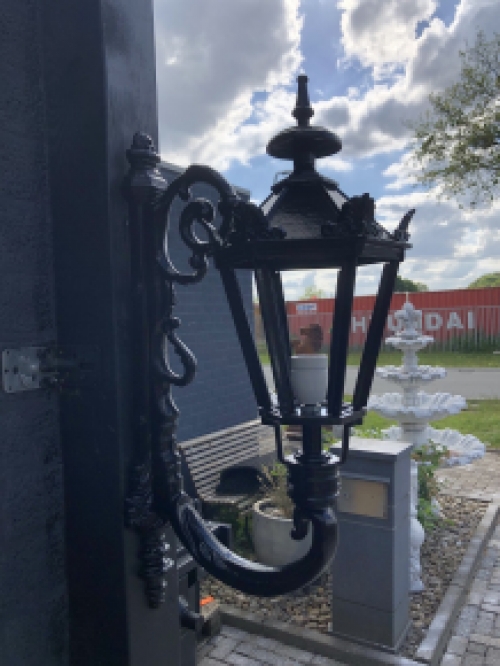 Prachtige landelijke buitenlamp Maastricht, zwart.