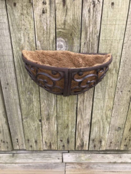 A planter / basket for the wall, beautiful wall decoration