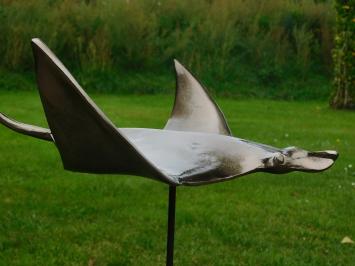 Skulptur Manta Rochen Rog - Alu - auf schwarzem Alu-Sockel