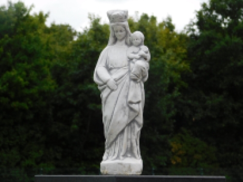 Mary with child in her arm, full of stone, untreated