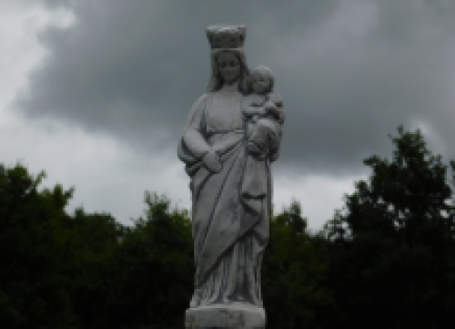 Mary with child in her arm, full of stone, untreated