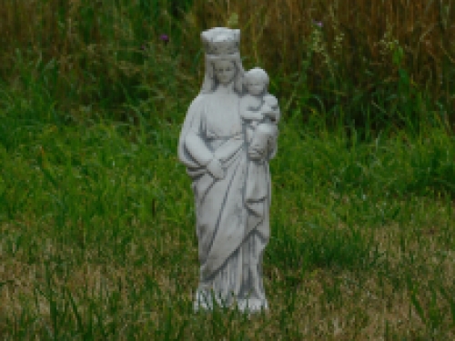 Mary with child in her arm, full of stone, untreated