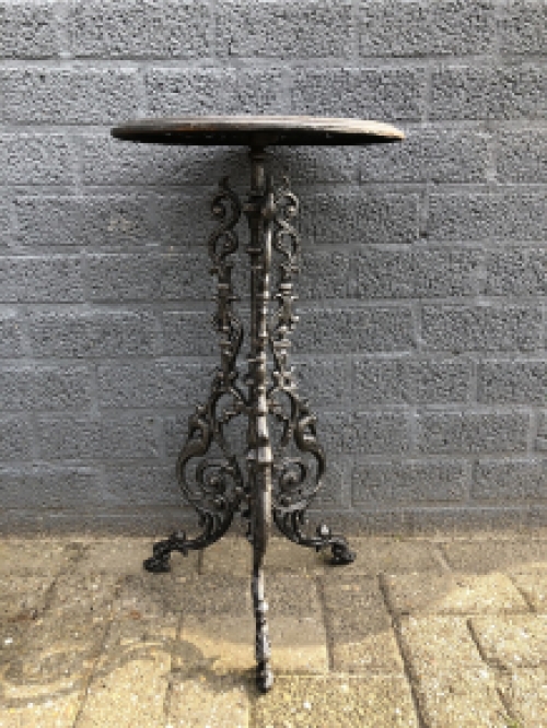 Side table - cast iron - black