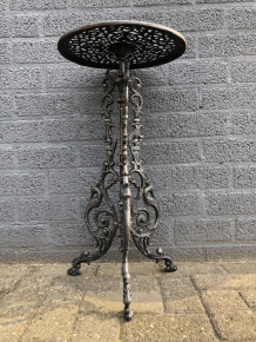 Side table - cast iron - black
