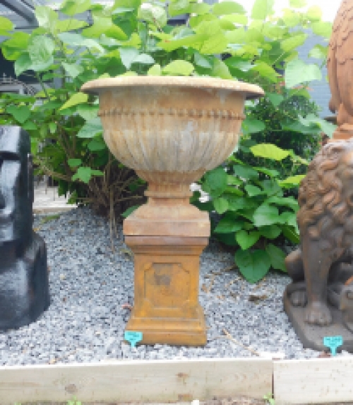 Last 2: Robust Garden Vase - Vintage Look - Metal