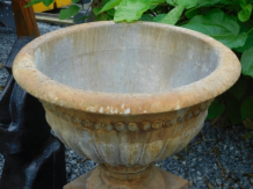 Last 2: Robust Garden Vase - Vintage Look - Metal