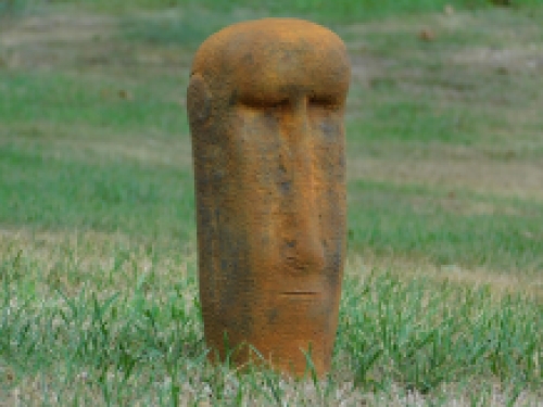 Moai beeld in oxide - vol steen