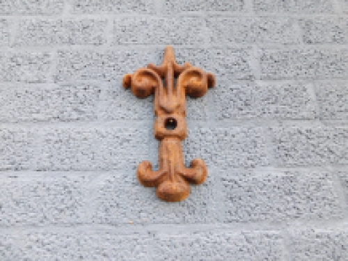 Wall anchor, cast iron, butterfly shape