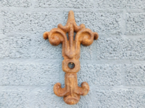 Wall anchor, cast iron, butterfly shape