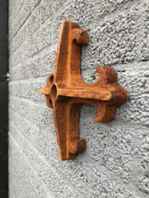 Anchor/wall anchor, cast iron, cross