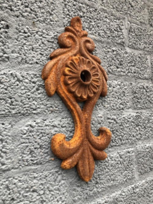 Wall anchor, cast iron, rust, Florerei