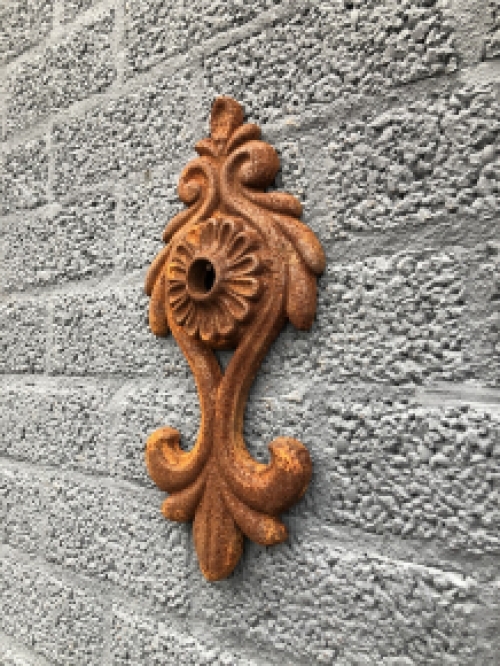 Wall anchor, cast iron, rust, Florerei