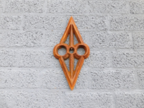 Wall anchor, cast iron, diamond eye shape