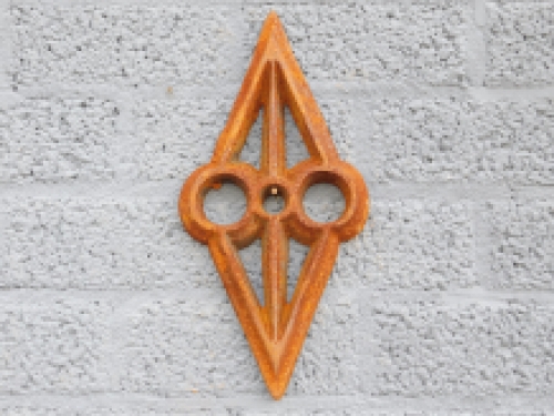 Wall anchor, cast iron, diamond eye shape