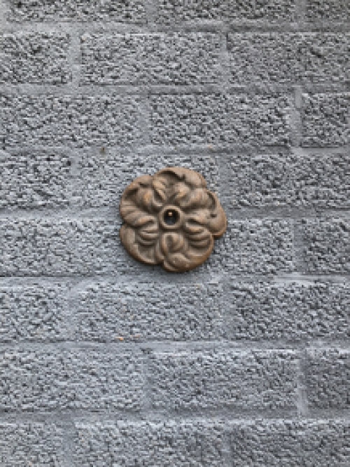 Wall anchor, cast iron-rust-rose motif