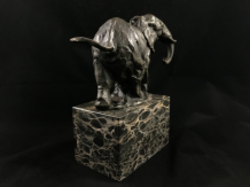 Bronzen beeld Olifant - met voet van marmer