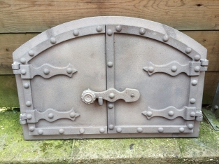 Door for pizza oven - cast iron untreated