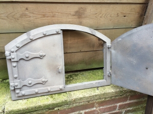 Door for pizza oven - cast iron untreated