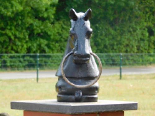 Paalkop paardenhoofd - zwart - gietijzer