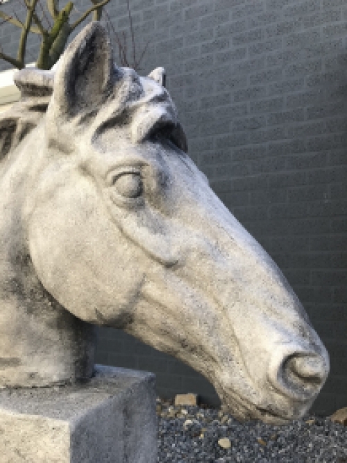 Detaillierter Pferdekopf aus Polyresin, großer Pferdekopf, Gartenstatue