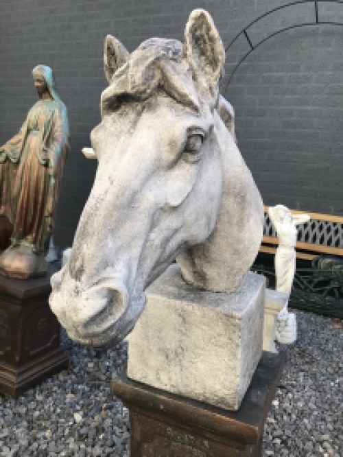 Detailed horse head made of polyresin, large horse head, garden statue