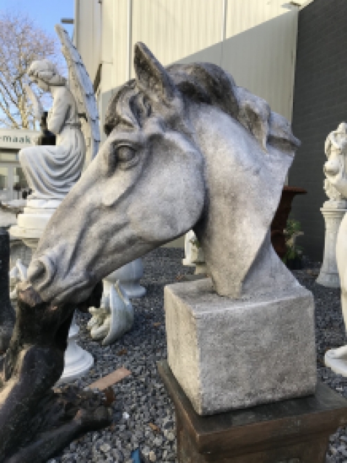 Detailed horse head made of polyresin, large horse head, garden statue