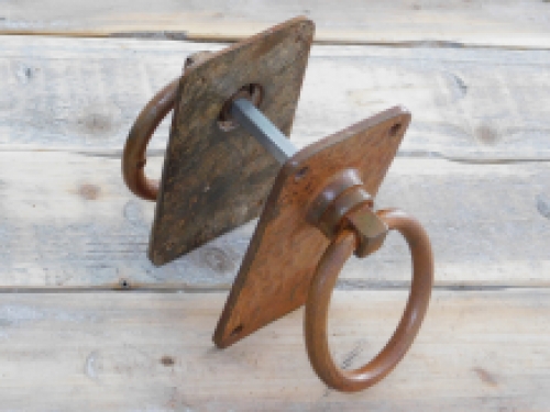 1 Rustieke grote ring als deursluiter/poortsluiter-rust gecoat metaal.