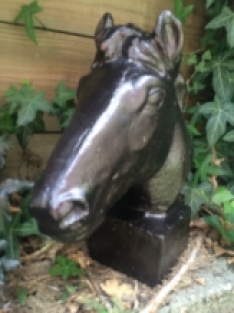 1 horse cast iron head, in rust-optic black