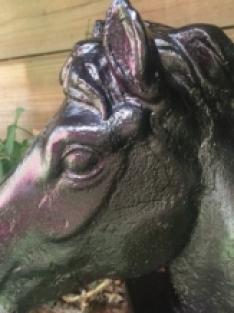 1 horse cast iron head, in rust-optic black