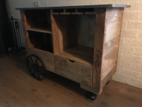 Driving bar, industrial look, with 2 large iron wheels