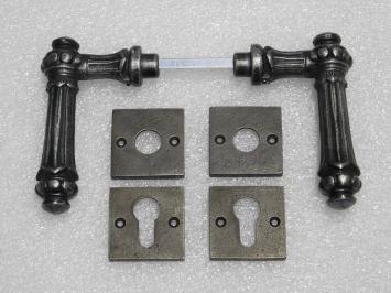 Set Türgriffe Oxford + Türgriff- und Schlossrosetten, Vierkant – Gusseisen, verzinkt