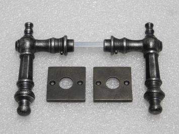 Türgriff-Set „Victoria“ + quadratische Griffrosetten – verzinktes Gusseisen