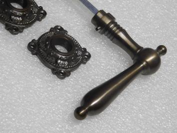 Klassisches Türgriffset mit Rosetten – Dunkel patiniertes Messing