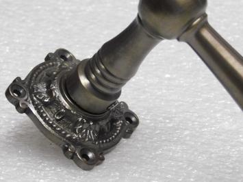 Klassisches Türgriffset mit Rosetten – Dunkel patiniertes Messing
