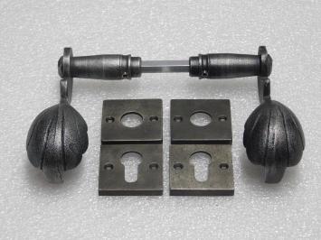 Set Türgriffe Vienna + Türgriff- und Schlossrosetten, quadratisch – Gusseisen, verzinkt