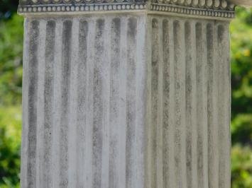 Klassischer Sockel mit Zierkapitell – 70 cm – Massivstein