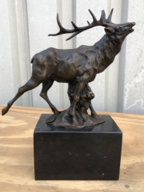 A bronze statue/sculpture of a deer