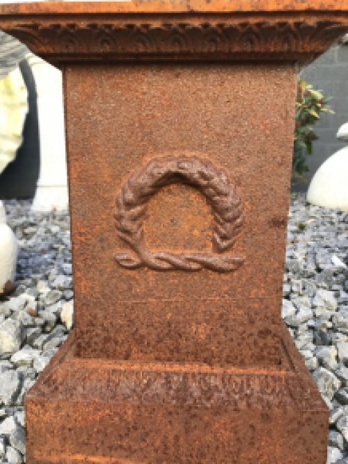 Cast iron base, small column with a rustic surface, small model