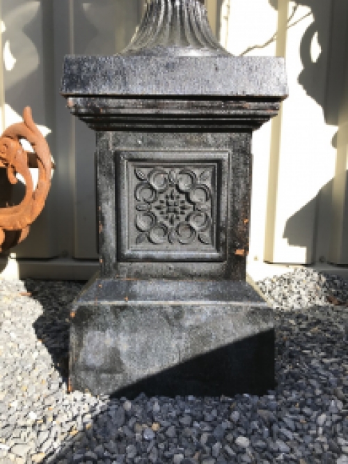 Large cast iron pedestal, black pedestal / column