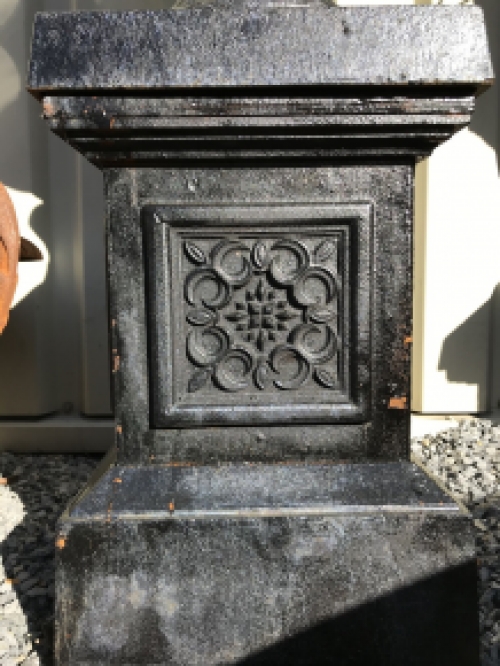 Large cast iron pedestal, black pedestal / column