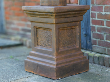 Großer Sockel aus Oxid – Säule – Konsole aus massivem Gussstein