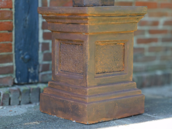 Großer Sockel aus Oxid – Säule – Konsole aus massivem Gussstein