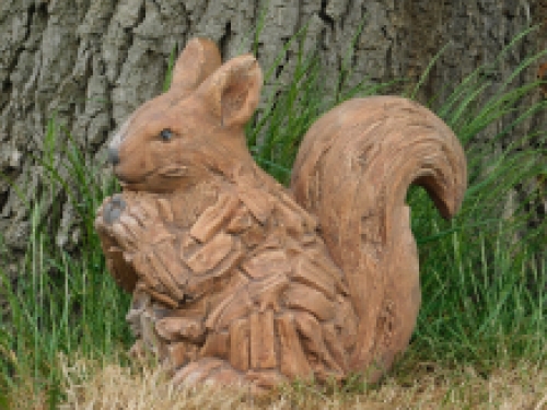 Squirrel XL- woodlook - polystone - weatherproof