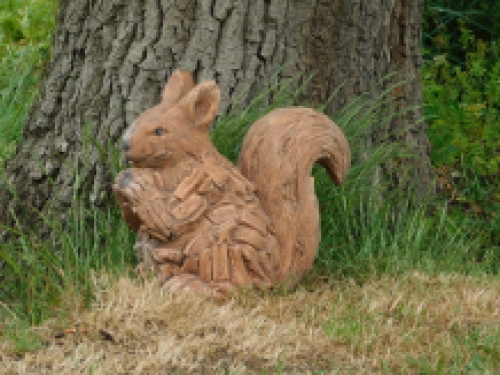 Squirrel XL- woodlook - polystone - weatherproof
