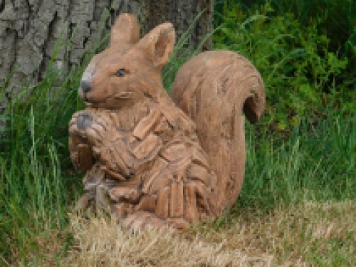 Squirrel XL- woodlook - polystone - weatherproof