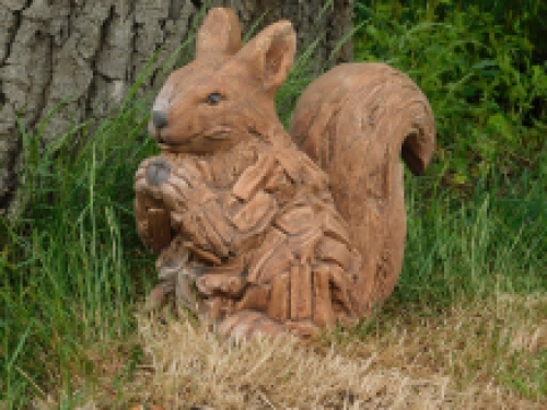 Squirrel XL- woodlook - polystone - weatherproof