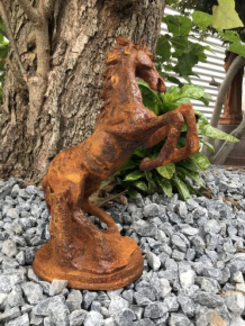 A beautiful statue of a rearing horse, cast iron rest